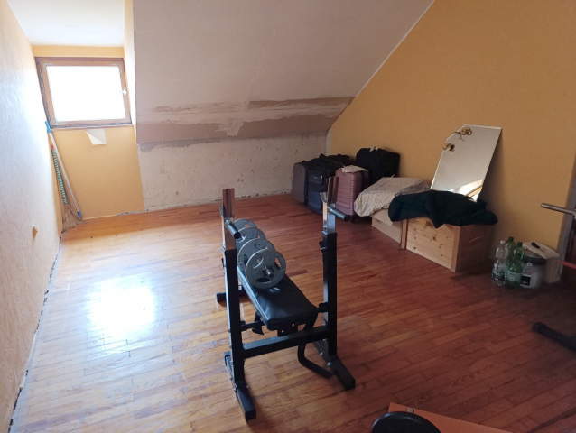 Bild: Lug - Großzügiges 1-2 Familienhaus in Lug