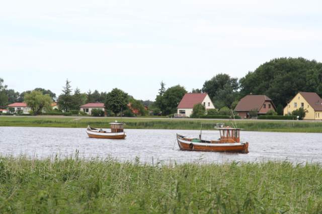Bild: Ummanz - Ferienhaus, nur 110 m bis zum Wasser, Westrügen, 1-2 WE, WFl. m² , GFl. zw. 340 m² - 430 m² wählbar