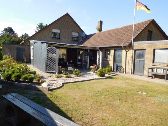 Bild: Aurich - Großzügig geschnittenes EFH mit Wintergarten u. Partyraum