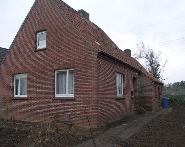 Bild: Emden - sanierungsbedürftiges Einfamilienhaus in Emden-Borsum....