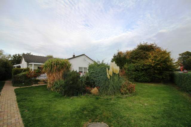 Bild: Niepars - Bungalow, BJ 1997, saniert u. modern., 2 Doppelcarports, Garten, WFl. 100 m², GFl. 1.145m²,