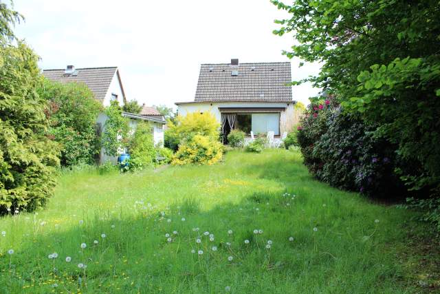 Bild: Pinneberg - Freistehendes Einfamilienhaus mit Garage auf traumhaftem Grundstück