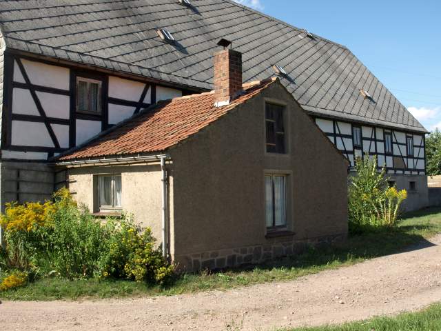 Bild: Rossau - Bauernhaus mit Fachwerkseite möchte saniert werden