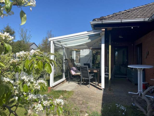 Bild: Schwarzenbek - Exclusives Wohnen in schönem Bungalow mit schönem Garten in zentaler Lage von Schwarzenbek