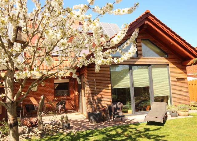 Bild: Ihlow - Ihr Traumhaus finden Sie hier! Tolles 1-2 Familienhaus in bevorzugter Wohnlage in Küstennähe