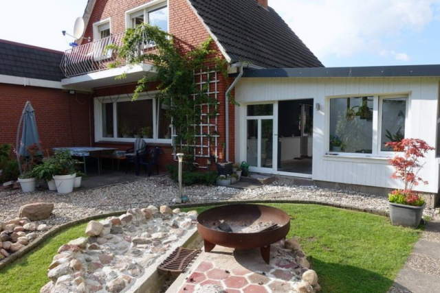 Bild: Moormerland - großzügiges Einfamilienhaus mit ELW in Moormerland OT Veenhusen