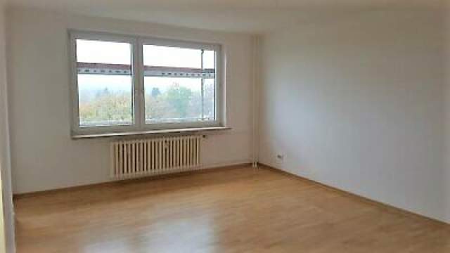 Bild: Pinneberg - Frisch renovierte 2-Zimmer-Eigentumswohnung mit Balkon und Einbauküche