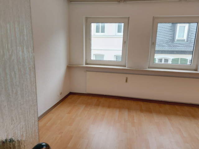 Bild: Lauterecken - Freistehendes, leicht renovierungsbürftiges Zweifamilienhaus mit kleinem Ladenlokal