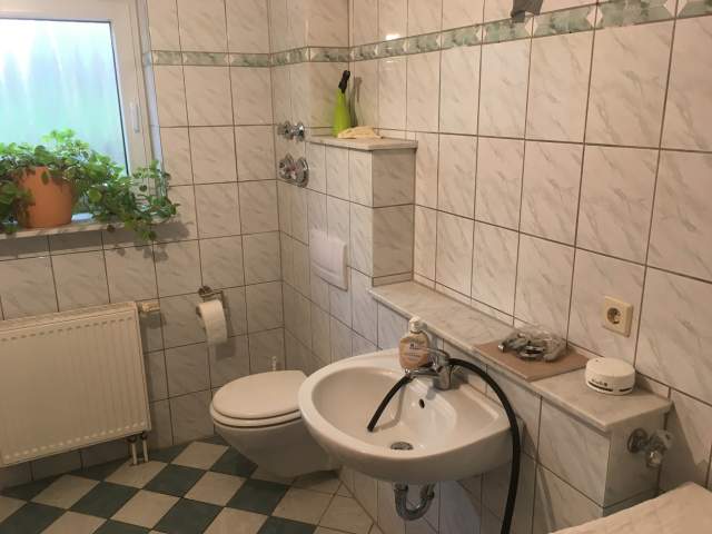 Bild: Schwetzingen - Schöne helle 1,5 Zimmer Souterrain-Wohnung in bester Lage von Schwetzingen