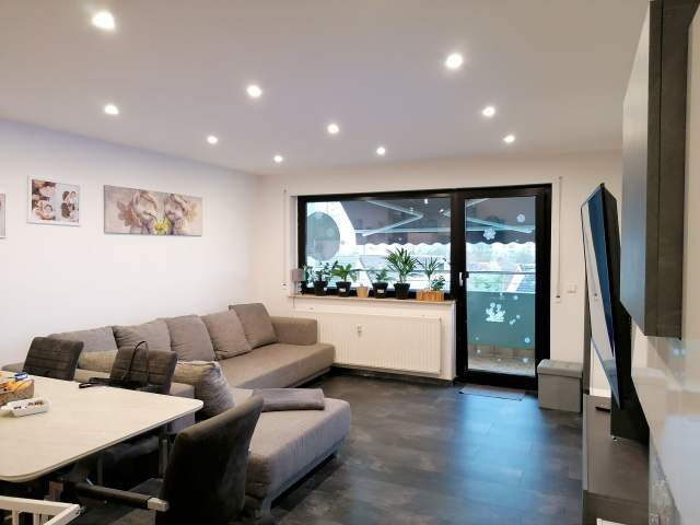 Bild: Weinheim - Top-3 Zimmer-Wohlfühlwohung, kplt. saniert, mit Balkon und PkW-Stellplatz in Weinheim