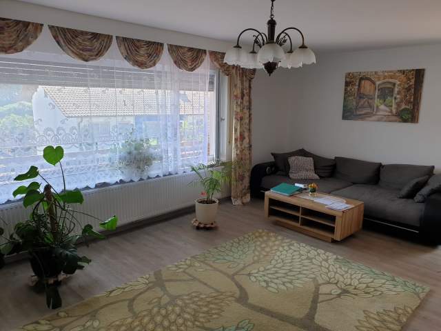 Bild: Neuhemsbach - Saniertes EFH, ELW möglich, mit großem Garten und Garage in ruhiger Lage in Neuhemsbach