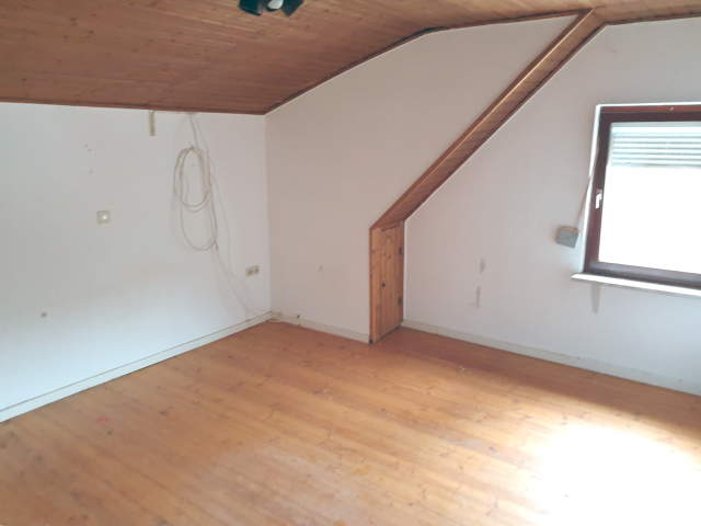 Bild: Schriesheim - Für Handwerker - Zweifamilienhaus mit möglicher ELW in Schriesheim-Altenbach.