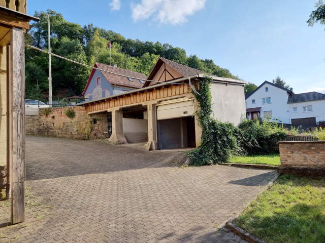 Bild: Reichenbach-Steegen - Haus mit Hof und Garten