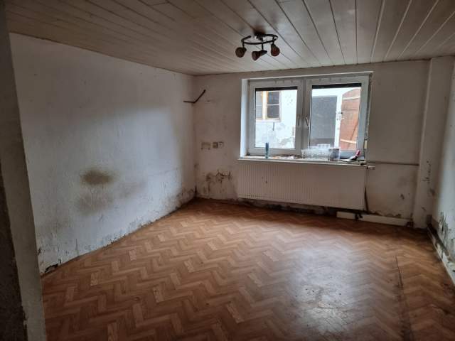 Bild: Worms - Renovierungsbedürftiges Haus