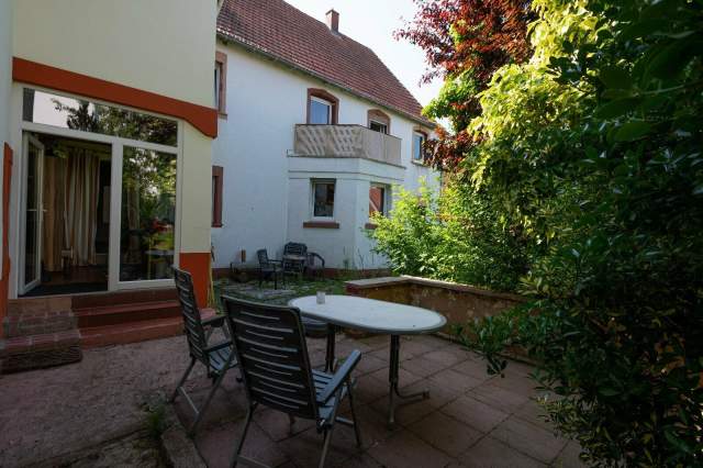 Bild: Homburg - Liebesbedürftiges Zweifamilienhaus mir Charme