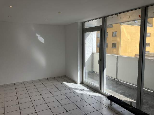 Bild: Ludwigshafen am Rhein - Gepflegte und moderne 2 Zimmer ETW mit Balkon in einem großen Mehrfamilienhaus in Ludwigshafen