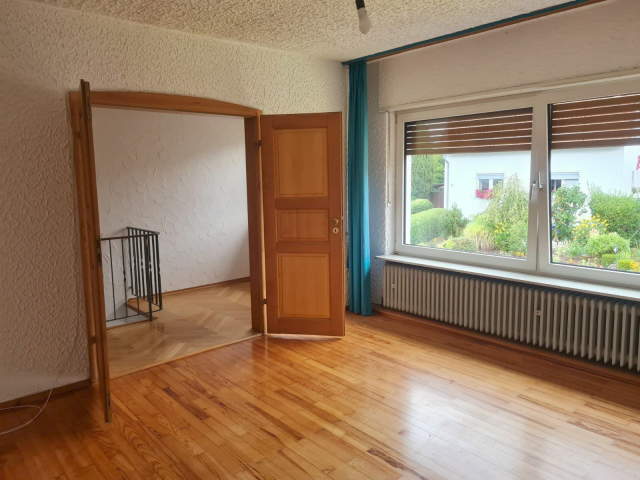 Bild: Hermersberg - Freistehendes Mehrgenerationenhaus mit Panoramablick, Wintergarten und großer Terrasse;