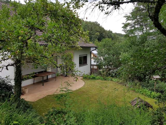 Bild: Trulben - Idyllische Lage am Waldrand