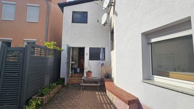 Bild: Grünstadt - Ruhiges Wohnen in saniertem EFH Reihenhaus zentrumsnah in Grünstadt