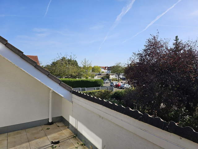 Bild: Worms - Großzügige Dachgeschosswohnung am Ortsrand von Worms-Hochheim mit eigenem Stellplatz