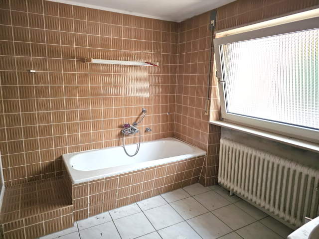 Bild: Kaiserslautern - Renovierungsbedürftige Doppelhaushälfte in KL-Mölschbach