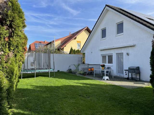 Bild: Sprendlingen - Neuwertiges, freistehendes ;ehrgenerationenhaus mit schönem Gaten, Garage und Terrassen
