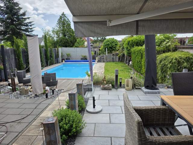 Bild: Haßloch - Modern saniertes Zweifamilienhaus auf großen Grundstück mit Pool und Garage