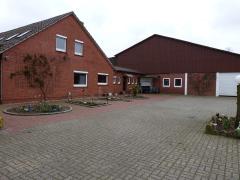 Bild: Rhede (Ems) - RHEDE/ Emsland, Bauernhaus-Alleinlage mit 20.000 m² Land & Badesee; ideal für Tierhaltung!