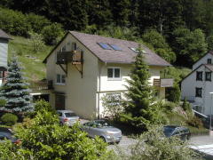 Bild: Hornberg - Freistehendes Mehrfamilienhaus am Hang gelegen mit toller Aussicht
