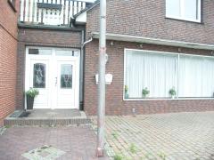 Bild: Papenburg - Mehrfamilienhaus mit 220m² Ladenlokal in Papenburg-Obenende