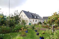 Bild: Stralsund - Modernisierte DHH, BJ 1921, 1.300 m² Grst, WFl. 100 m², 5 Zi., Nebengeb., 2 Garagen;