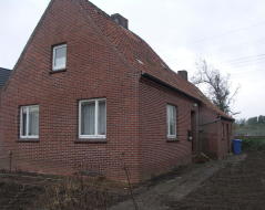 Bild: Emden - sanierungsbedürftiges Einfamilienhaus in Emden-Borsum....