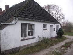 Bild: Neukamperfehn - ehemalige alte Grundschule mit ELW... Nebengebäude .... Pferdehof mit Stallungen ...