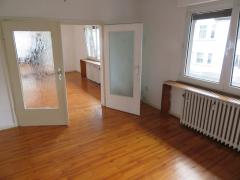 Bild: Heppenheim (Bergstraße) - Stark renovierungsbedürftiges Zweifamilienhaus mit 2 kl. Gewerbeeinheiten in Heppenheim