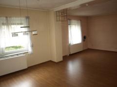 Bild: Waldheim - Einfamilienhaus mit Garten und Garage