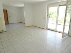 Bild: Leimersheim - Neuwertige Erdgeschosswohnung mit Terrasse und kleinem Gartenanteil