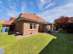 Bild: Aurich - Moderner Bungalow mit ausgebautem Dachgeschoss