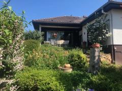 Bild: Grünstadt - Großzügiger Bungalow mit großem Garten und Garage in ruhigem Wohngebiet in Grünstadt