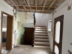 Bild: Esthal - Teilrenoviertes Ein-Zweifamilienhaus mit großem Nebengebäude und Garten